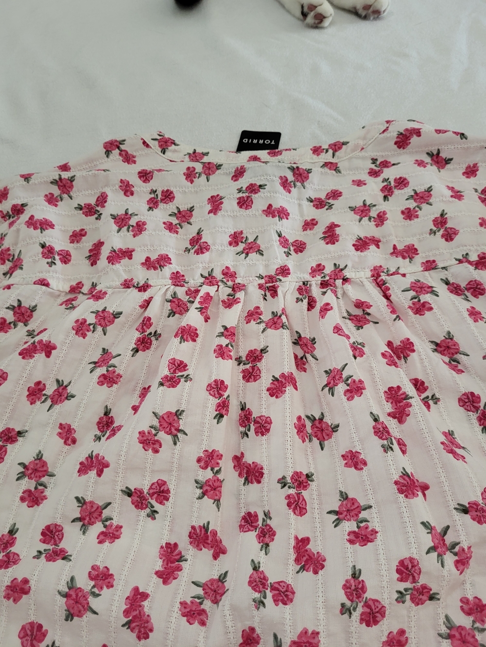 Torrid NWT White Button-Front Blouse with Pink Floral Print 100% Cotton - Picture 11 of 12